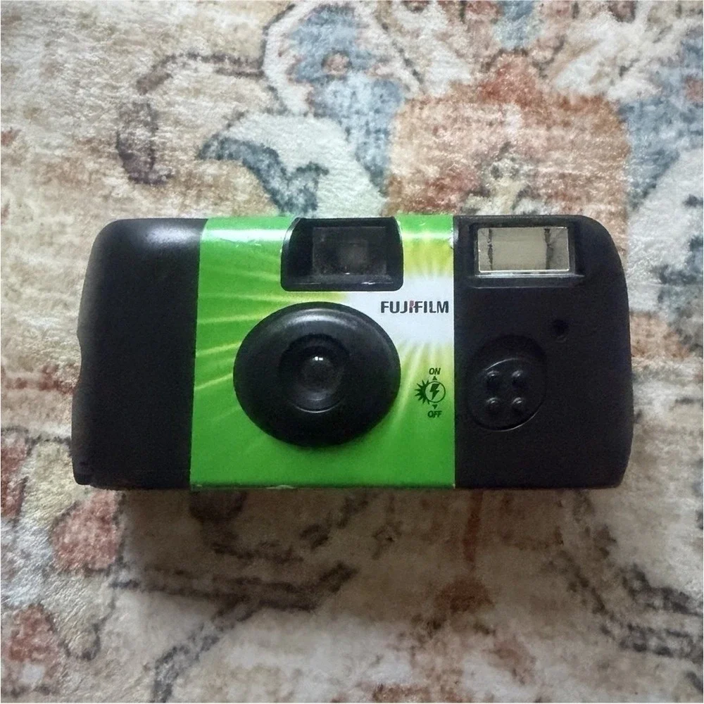 Fujifilm QuickSnap 35mm Single Use Camera w/ Built-in Flash Black/Green